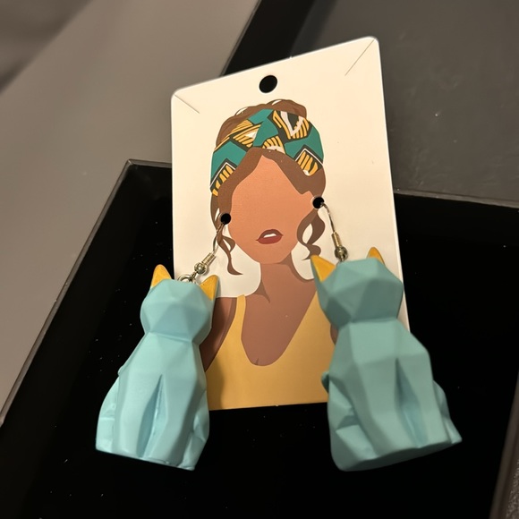 Great Deal Gorgeous Earrings - Picture 2 of 3